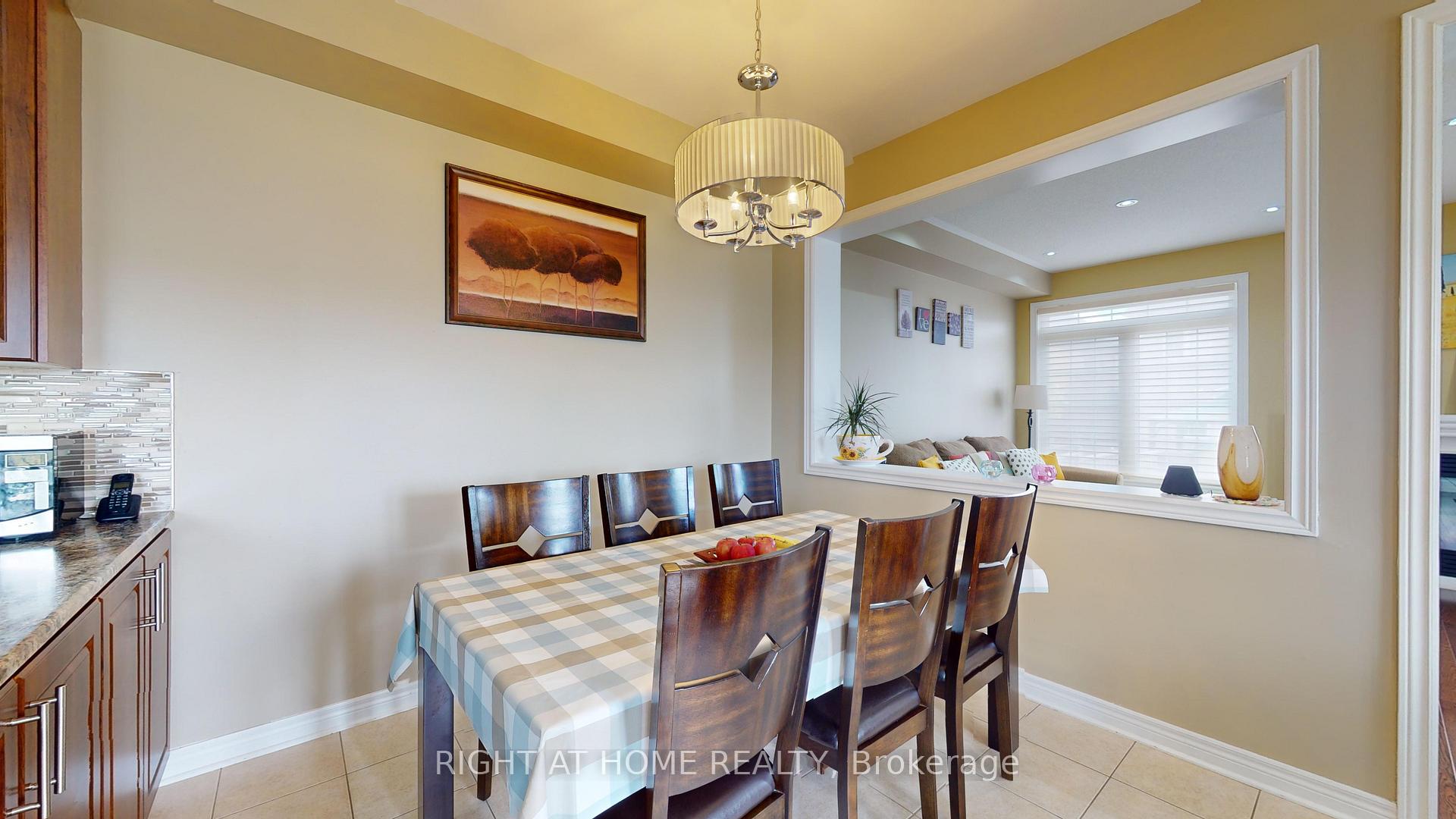 Photo 10 of 88 Lorenzo Circle, Brampton, Sandringham-Wellington — HOMEH