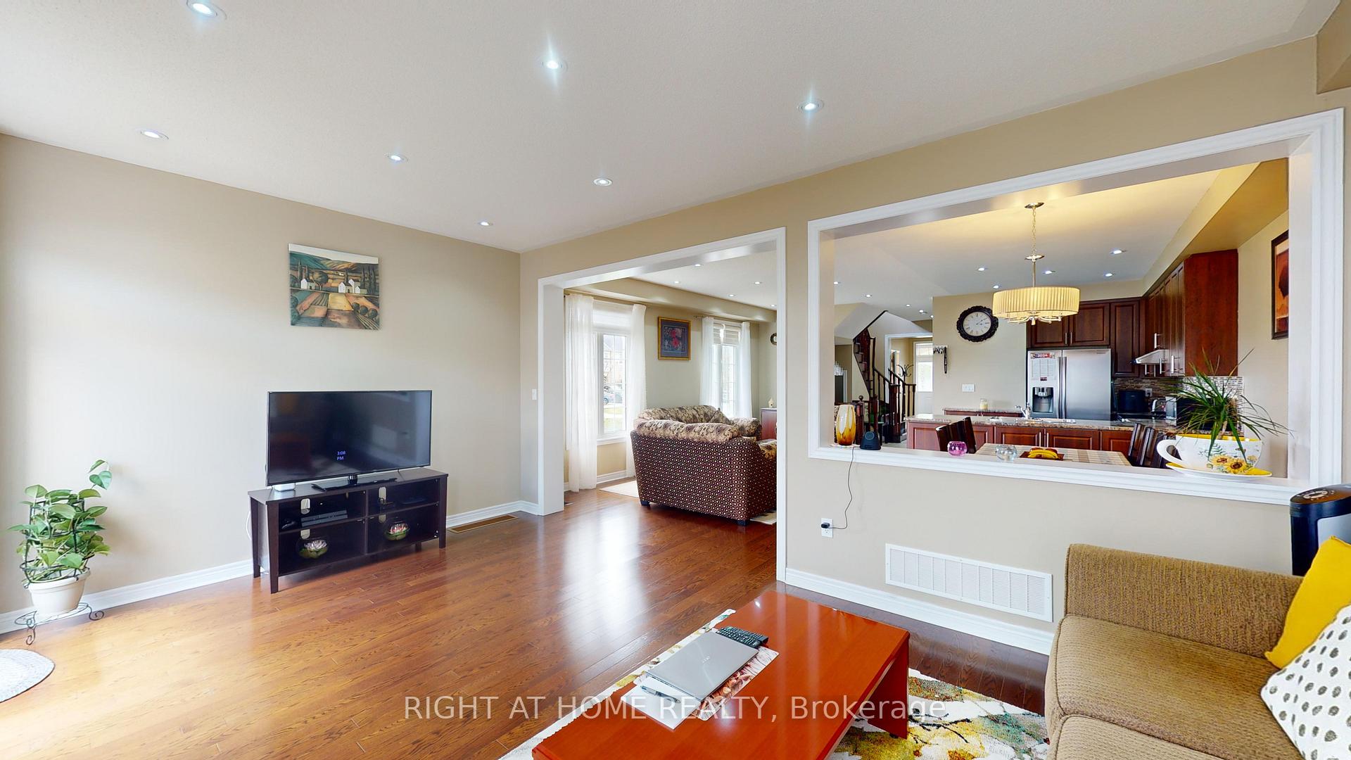 Photo 12 of 88 Lorenzo Circle, Brampton, Sandringham-Wellington — HOMEH