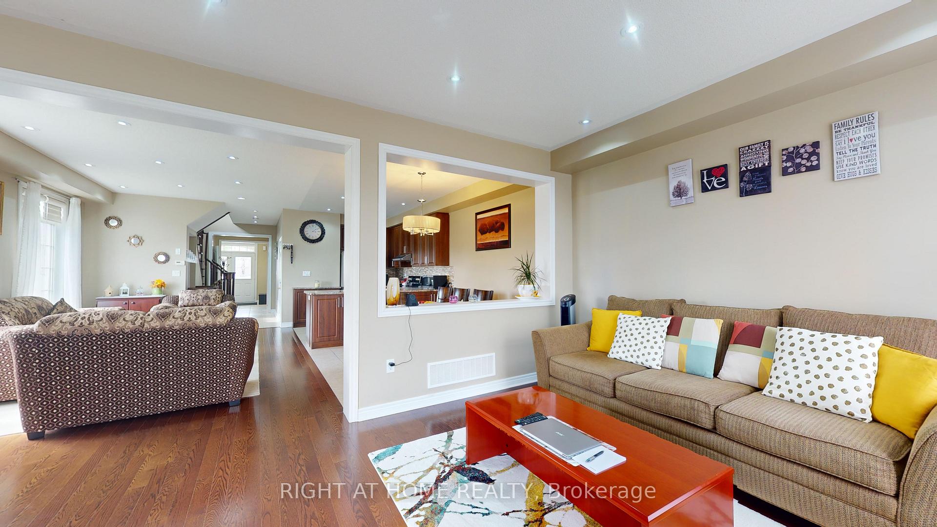 Photo 13 of 88 Lorenzo Circle, Brampton, Sandringham-Wellington — HOMEH