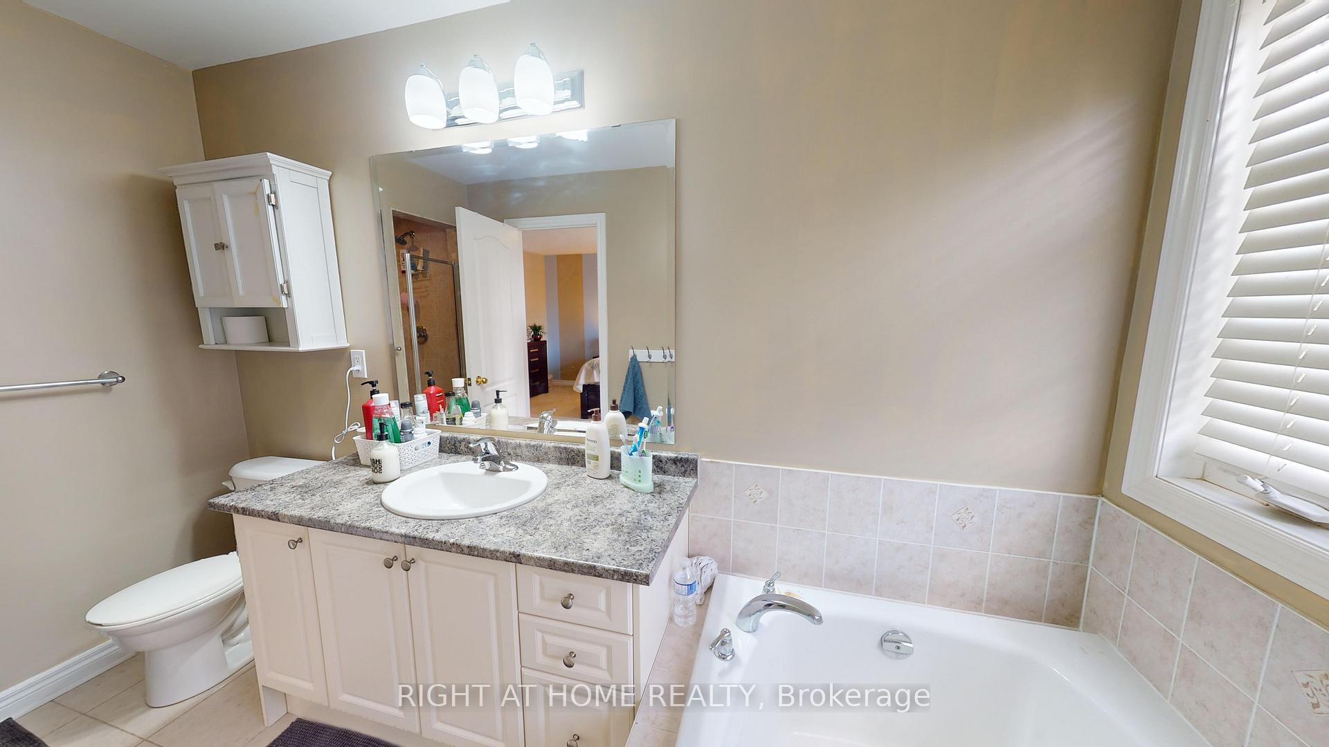 Photo 18 of 88 Lorenzo Circle, Brampton, Sandringham-Wellington — HOMEH