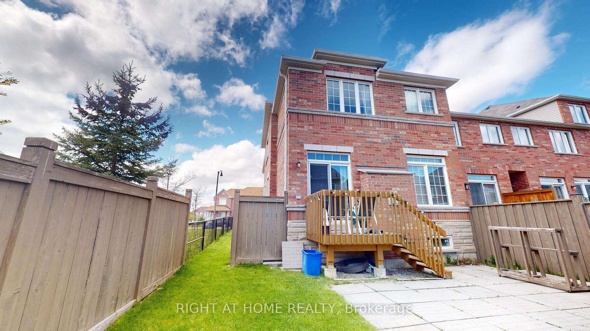 Photo 33 of 88 Lorenzo Circle, Brampton, Sandringham-Wellington — HOMEH