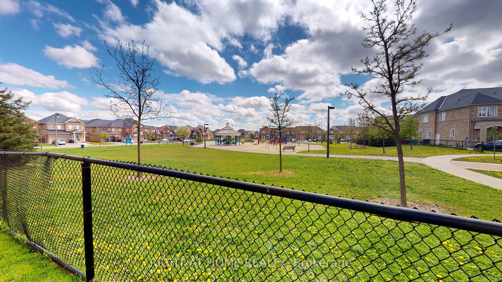 Photo 34 of 88 Lorenzo Circle, Brampton, Sandringham-Wellington — HOMEH