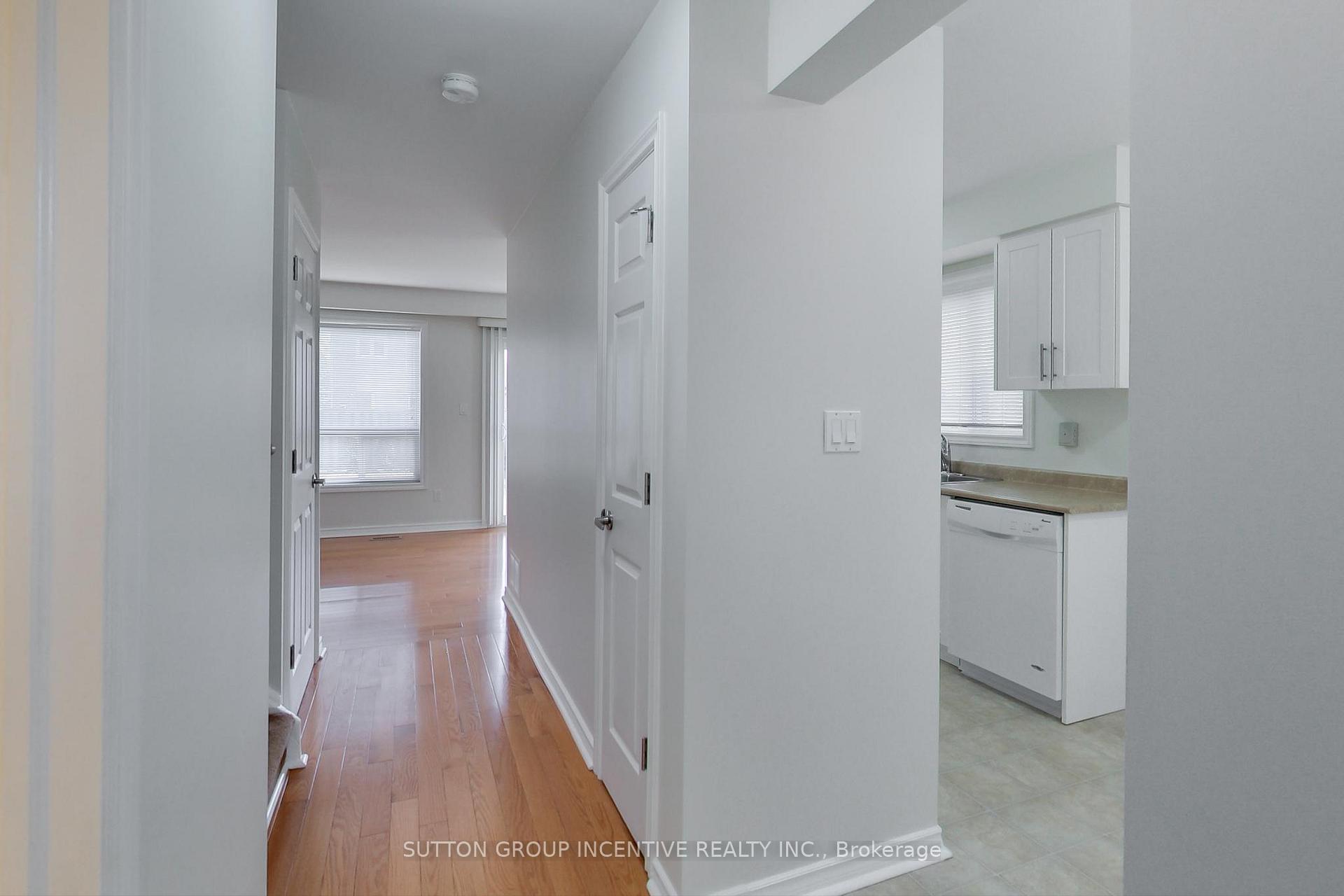 Photo 2 of 39 Cassander Crescent, Brampton, Heart Lake East — HOMEH