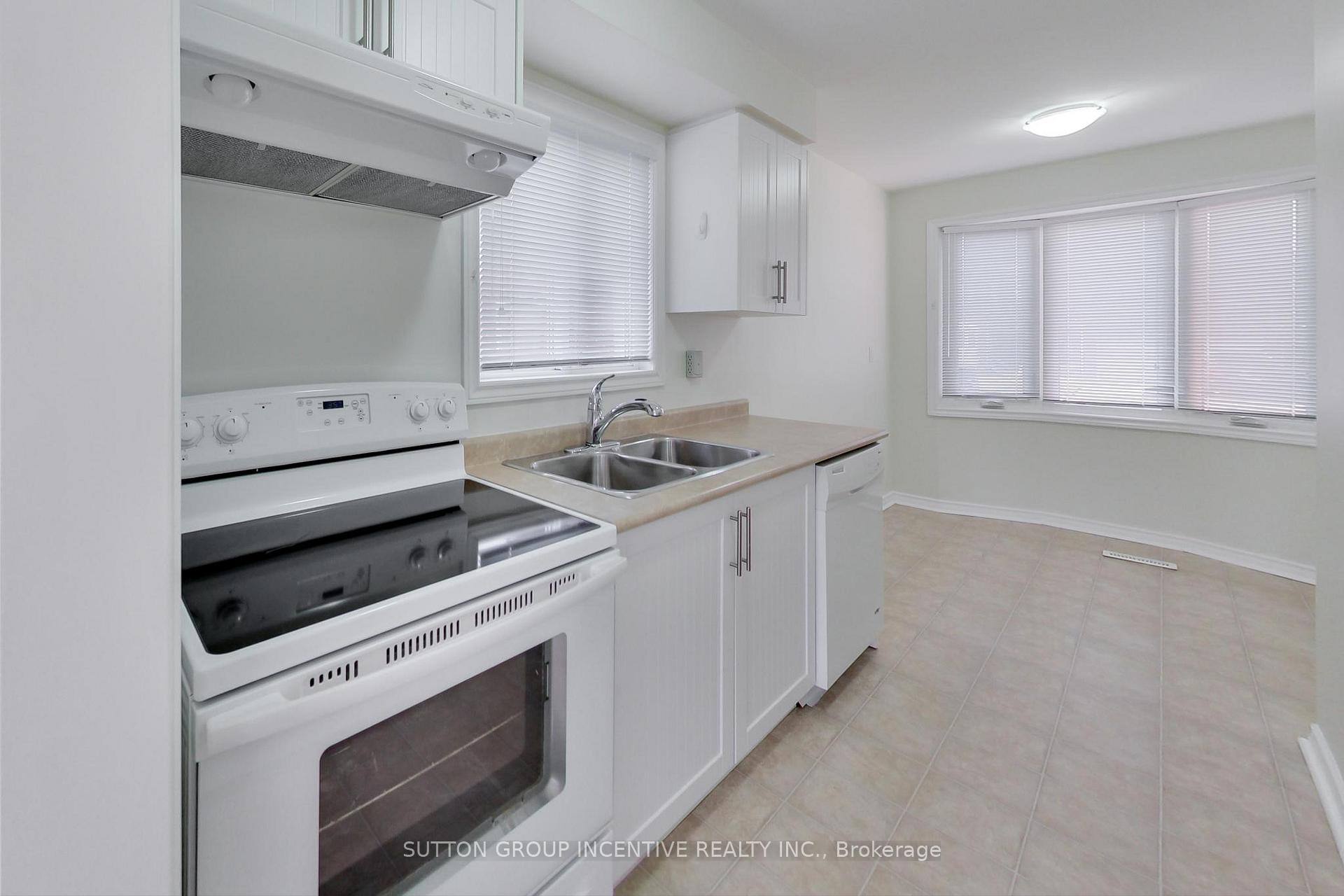 Photo 5 of 39 Cassander Crescent, Brampton, Heart Lake East — HOMEH