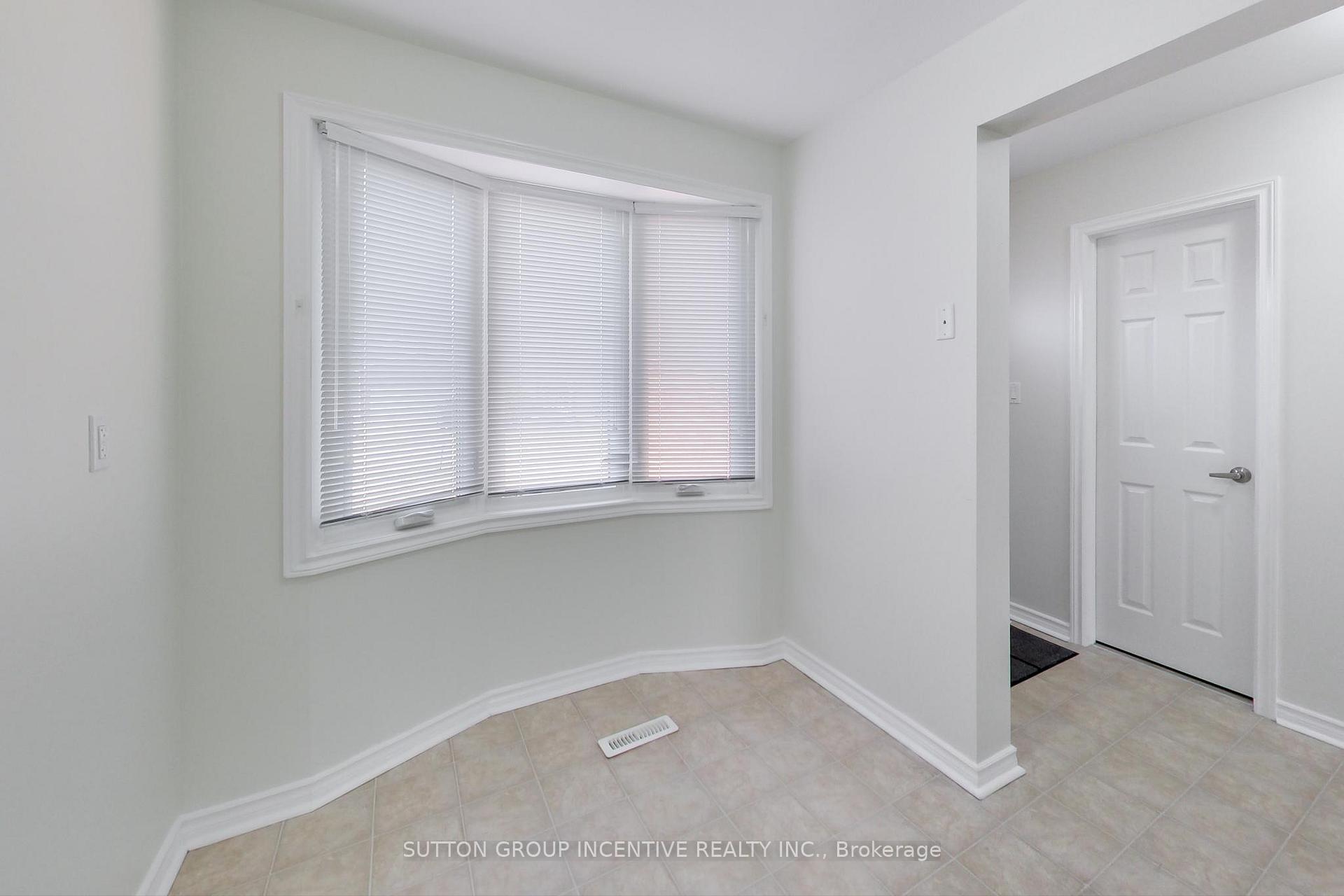 Photo 6 of 39 Cassander Crescent, Brampton, Heart Lake East — HOMEH