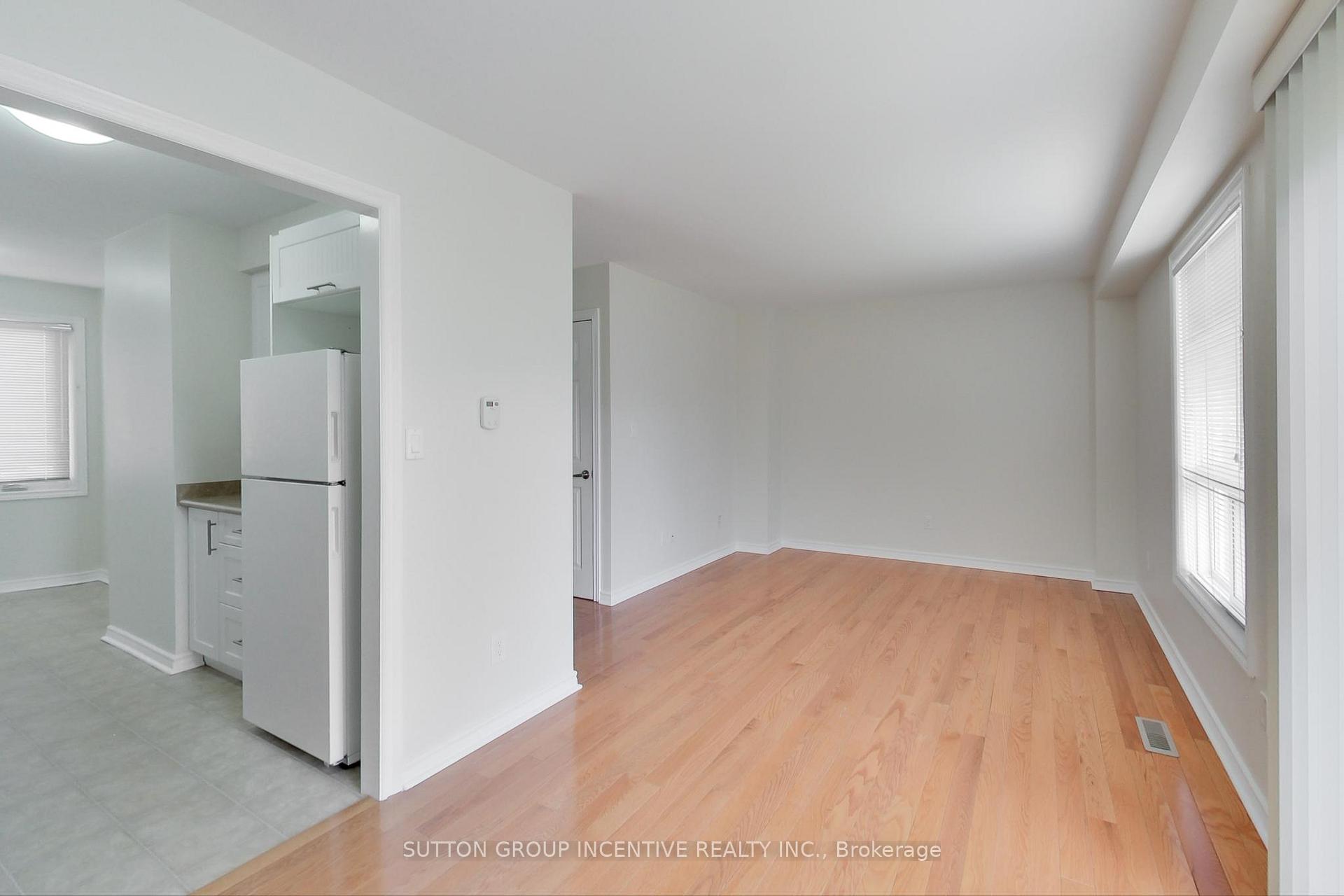 Photo 7 of 39 Cassander Crescent, Brampton, Heart Lake East — HOMEH