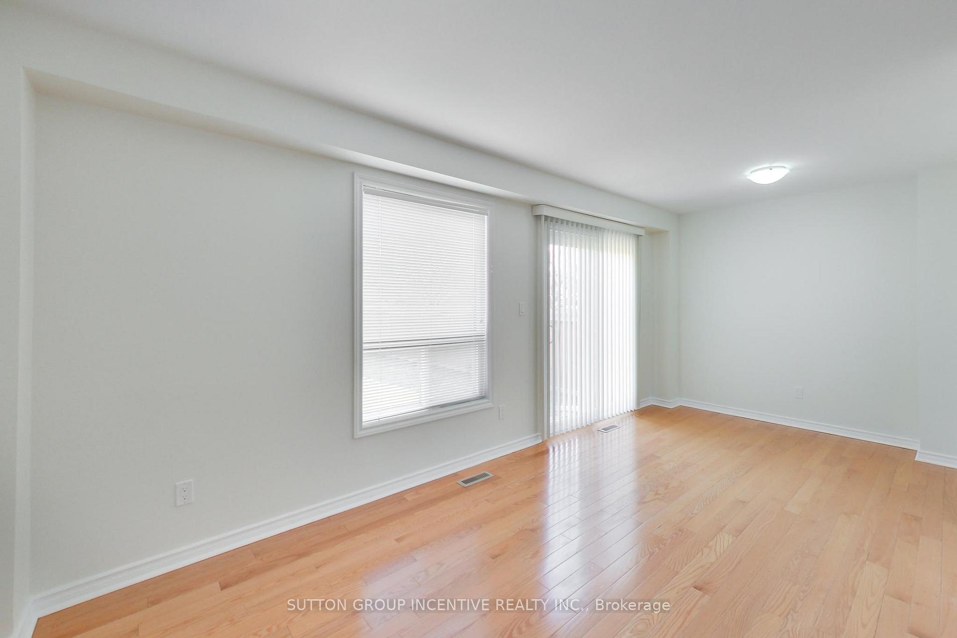 Photo 8 of 39 Cassander Crescent, Brampton, Heart Lake East — HOMEH