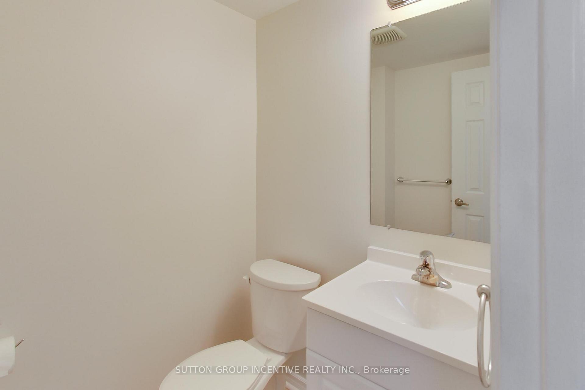 Photo 9 of 39 Cassander Crescent, Brampton, Heart Lake East — HOMEH