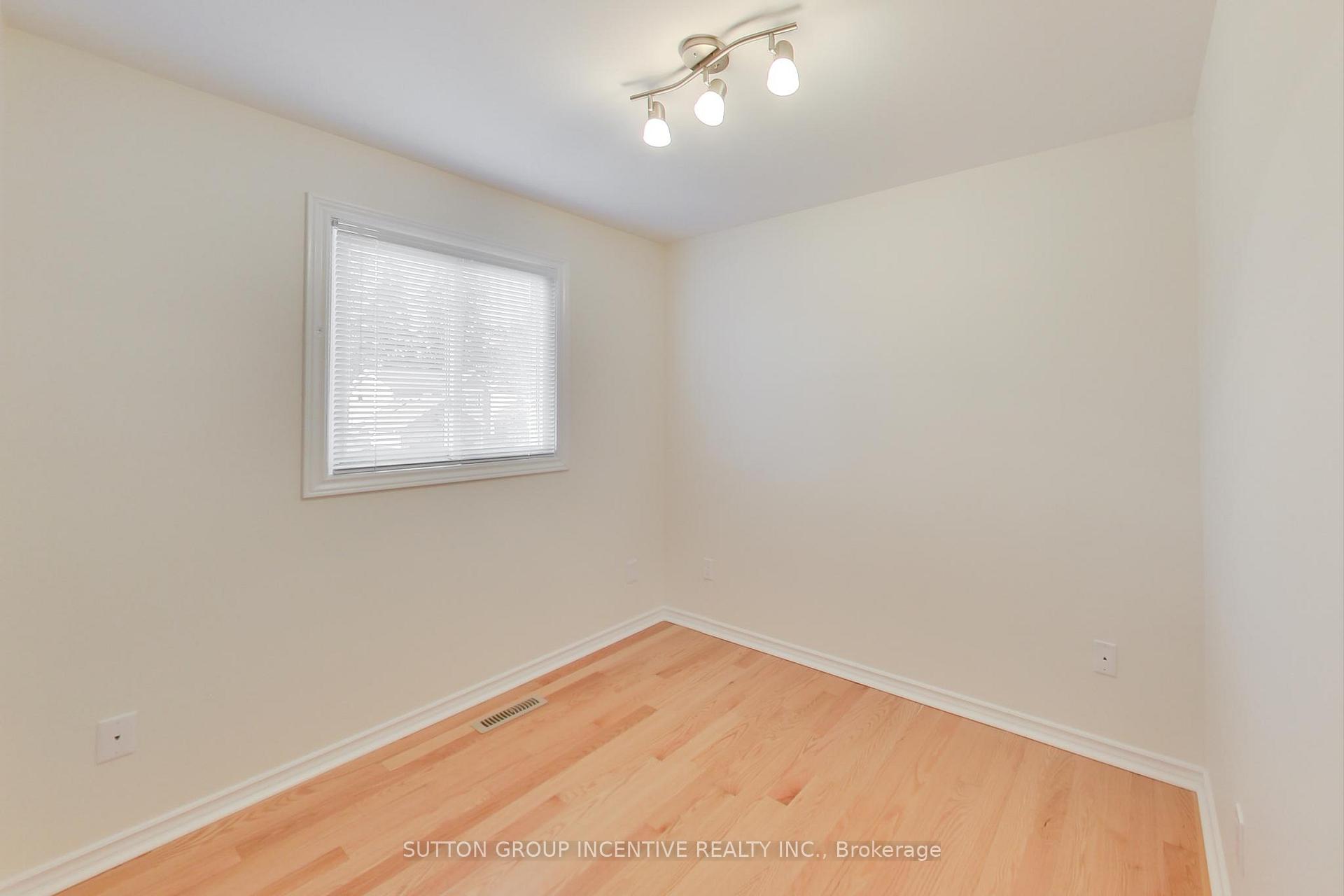Photo 14 of 39 Cassander Crescent, Brampton, Heart Lake East — HOMEH