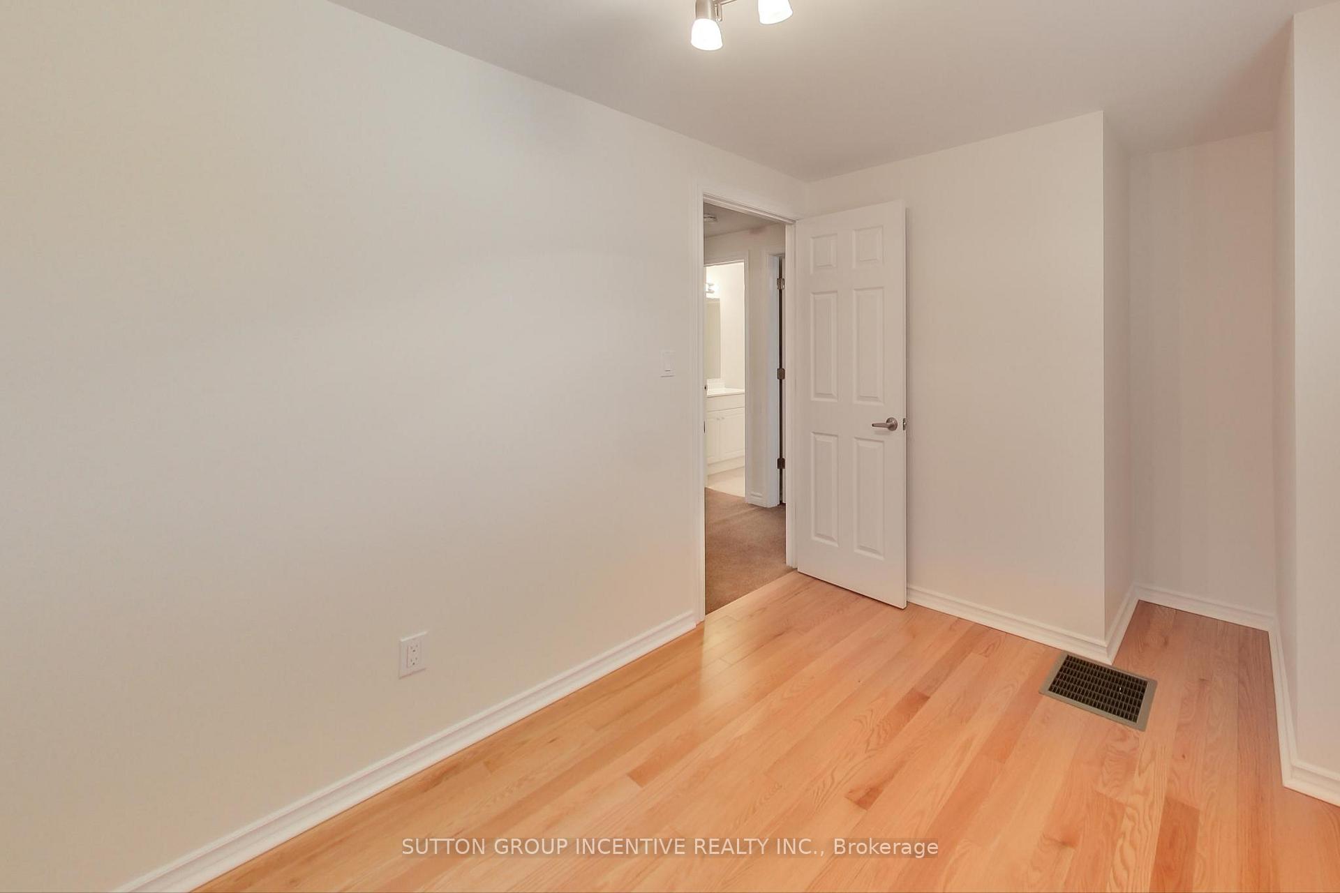 Photo 15 of 39 Cassander Crescent, Brampton, Heart Lake East — HOMEH