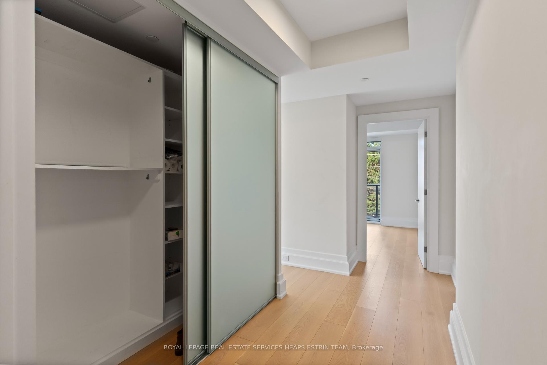 Photo 3 of Unit 406, 3 Southvale Drive, Toronto, Leaside — HOMEH