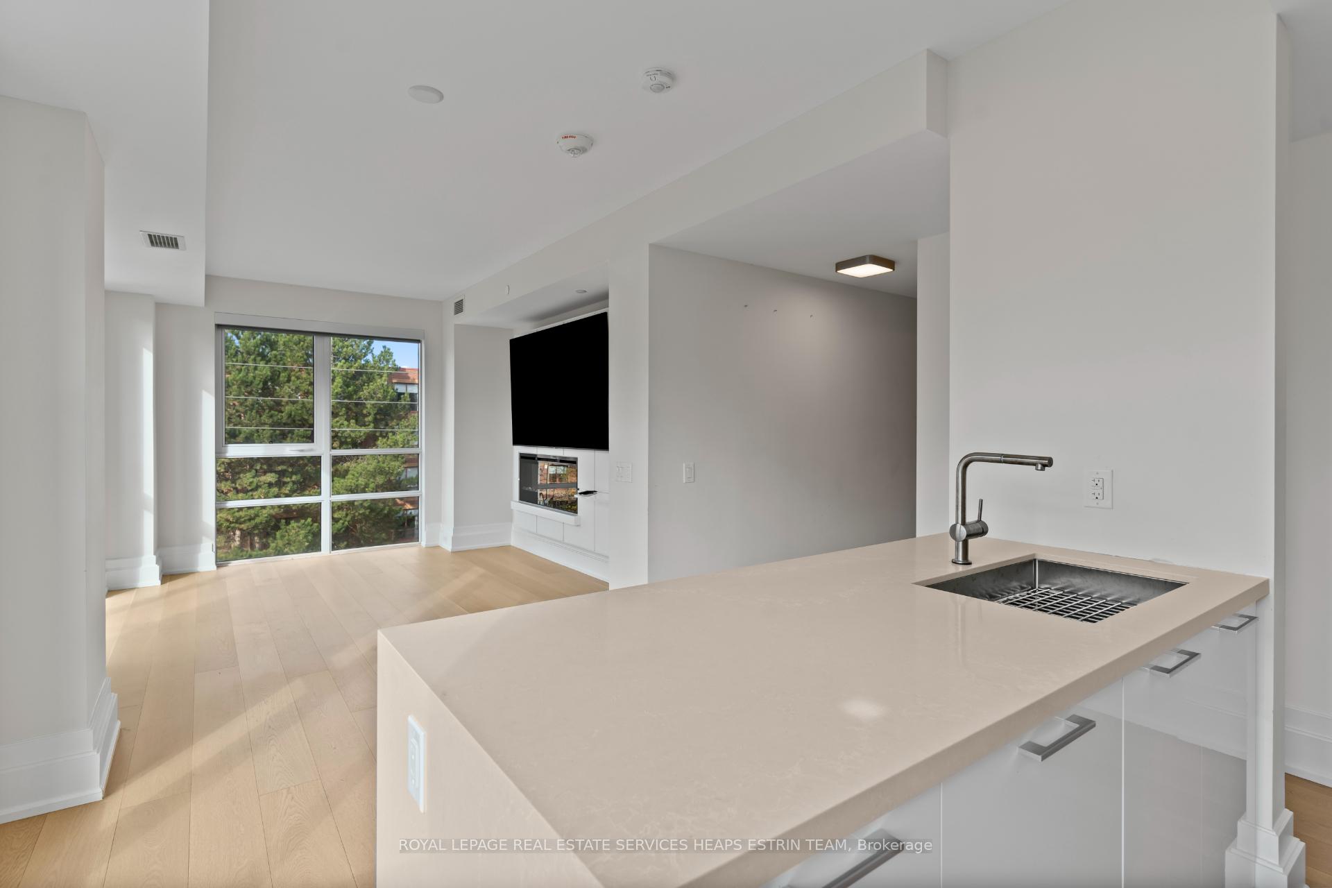 Photo 13 of Unit 406, 3 Southvale Drive, Toronto, Leaside — HOMEH