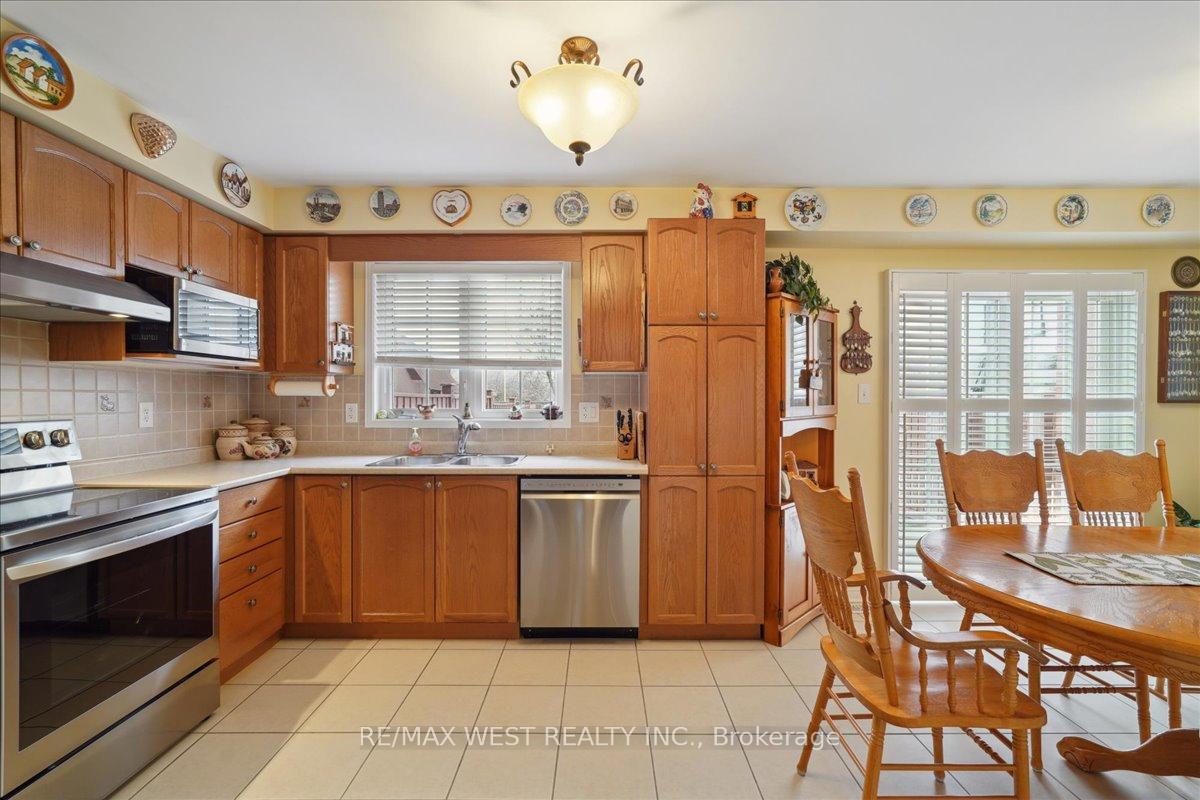 Photo 4 of 83 Ocean Ridge Drive, Brampton, Sandringham-Wellington — HOMEH