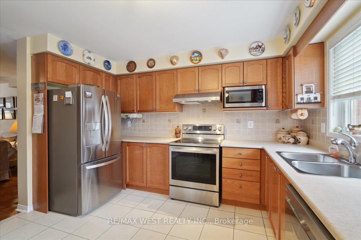 Photo 5 of 83 Ocean Ridge Drive, Brampton, Sandringham-Wellington — HOMEH