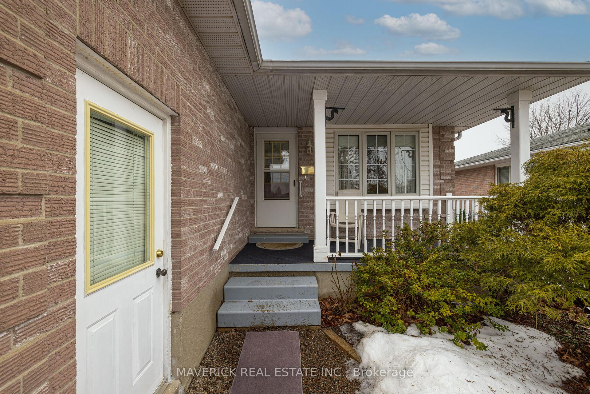 Photo 23 of 98 Carrie Crescent, St. Thomas — HOMEH