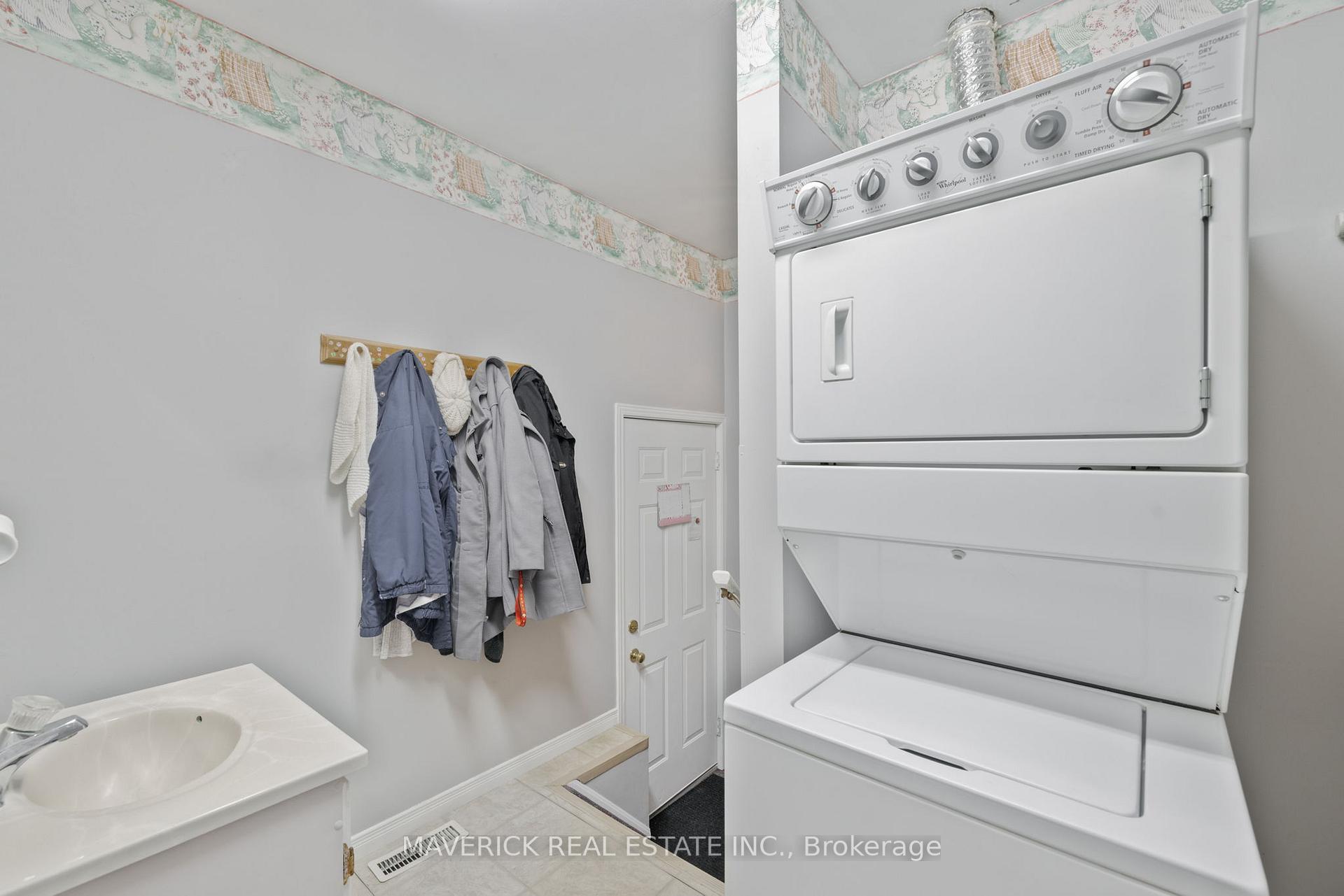 Photo 30 of 98 Carrie Crescent, St. Thomas — HOMEH