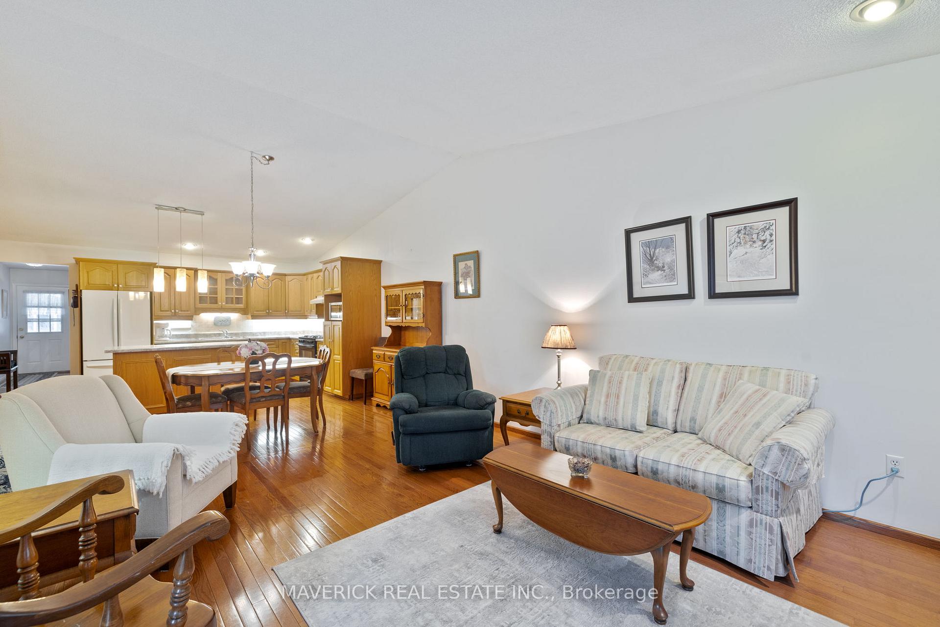 Photo 37 of 98 Carrie Crescent, St. Thomas — HOMEH