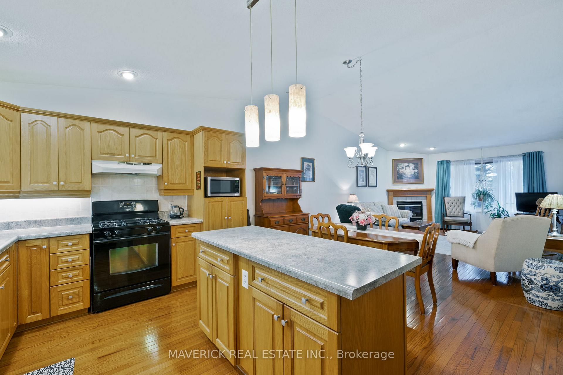 Photo 40 of 98 Carrie Crescent, St. Thomas — HOMEH