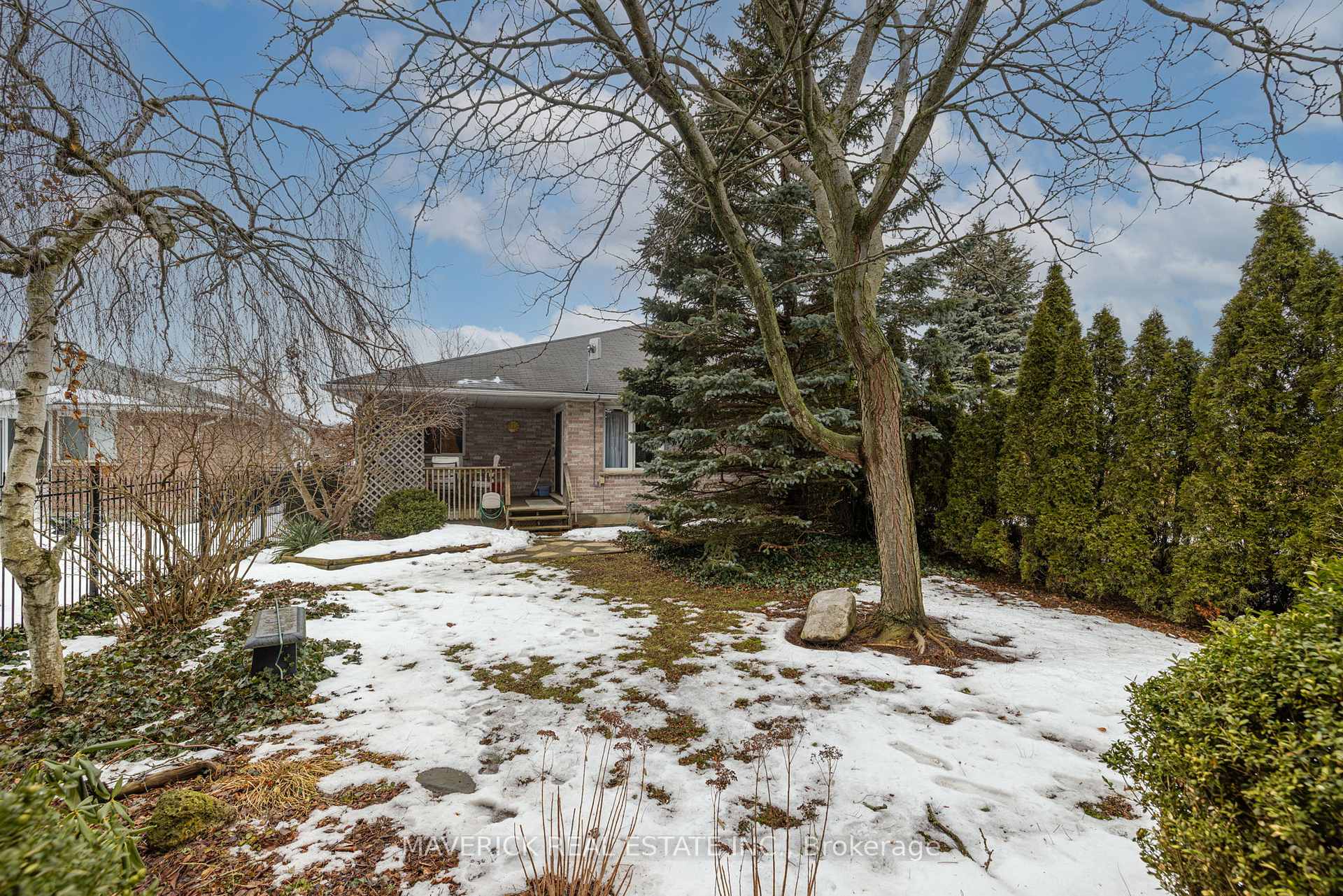 Photo 54 of 98 Carrie Crescent, St. Thomas — HOMEH