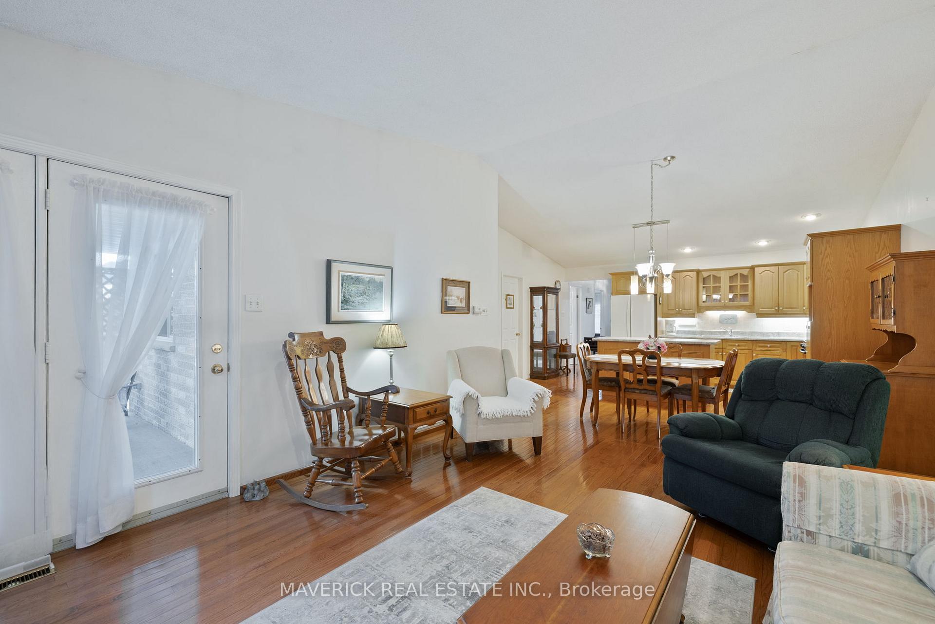 Photo 17 of 98 Carrie Crescent, St. Thomas — HOMEH