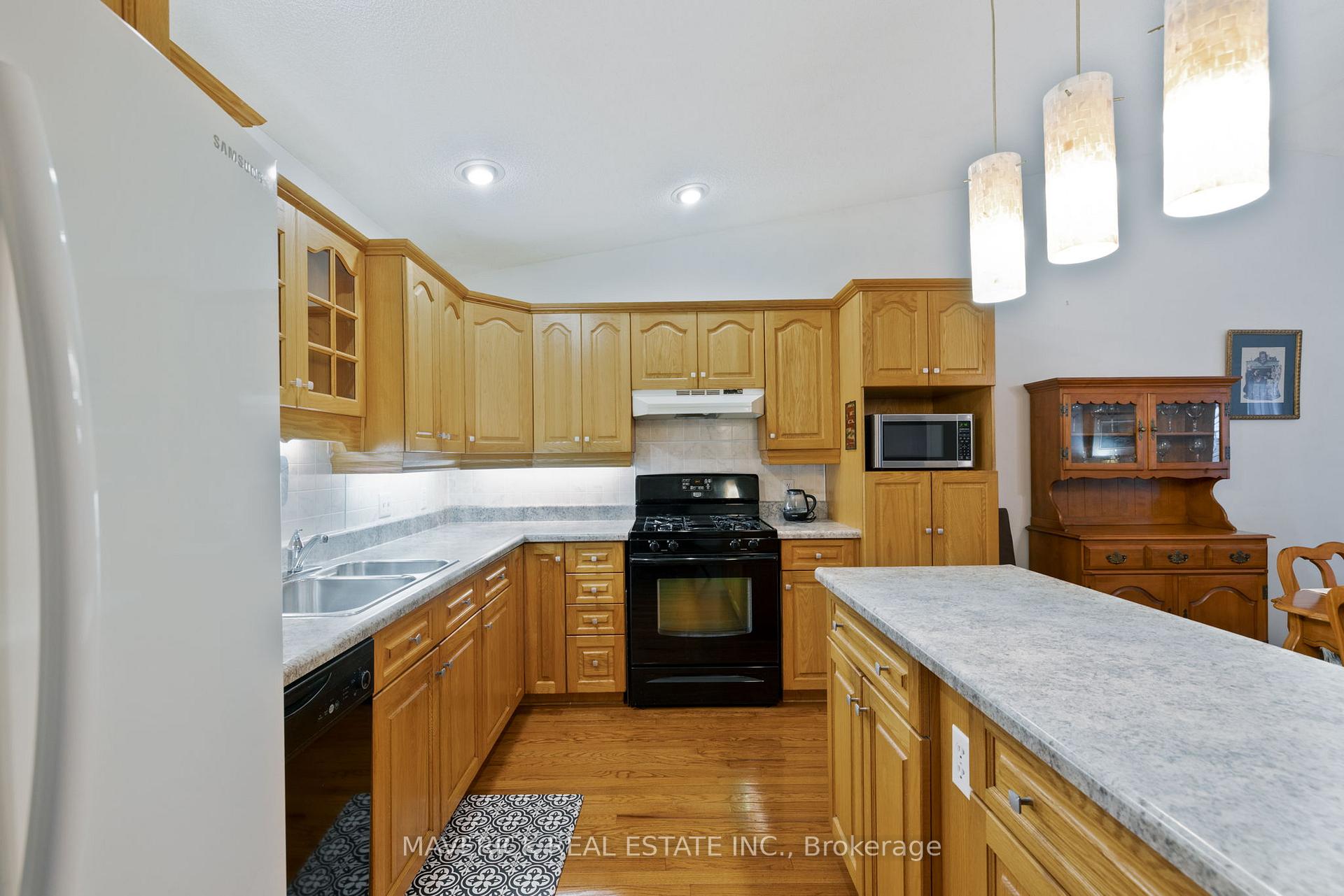 Photo 20 of 98 Carrie Crescent, St. Thomas — HOMEH
