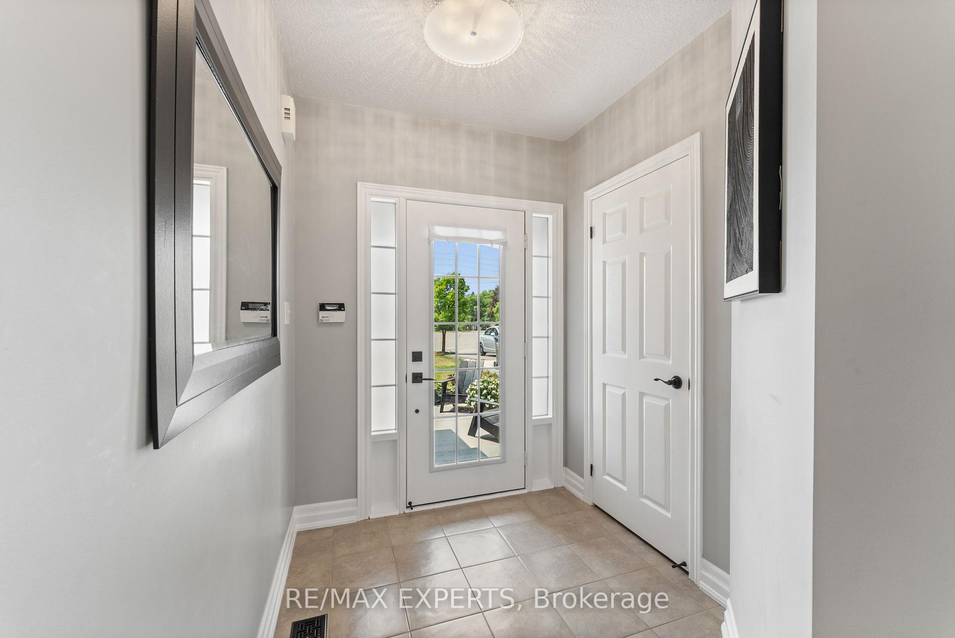 Photo 6 of 20 Aida Court, Caledon, Bolton West — HOMEH