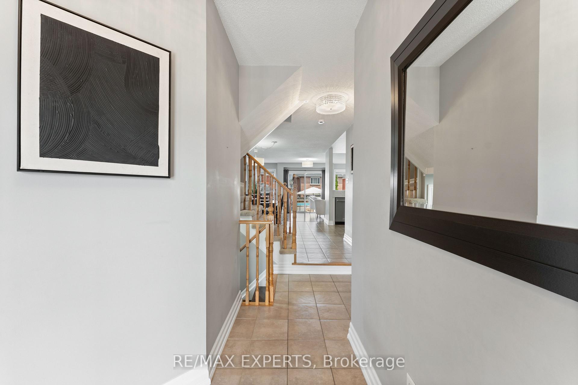 Photo 2 of 20 Aida Court, Caledon, Bolton West — HOMEH
