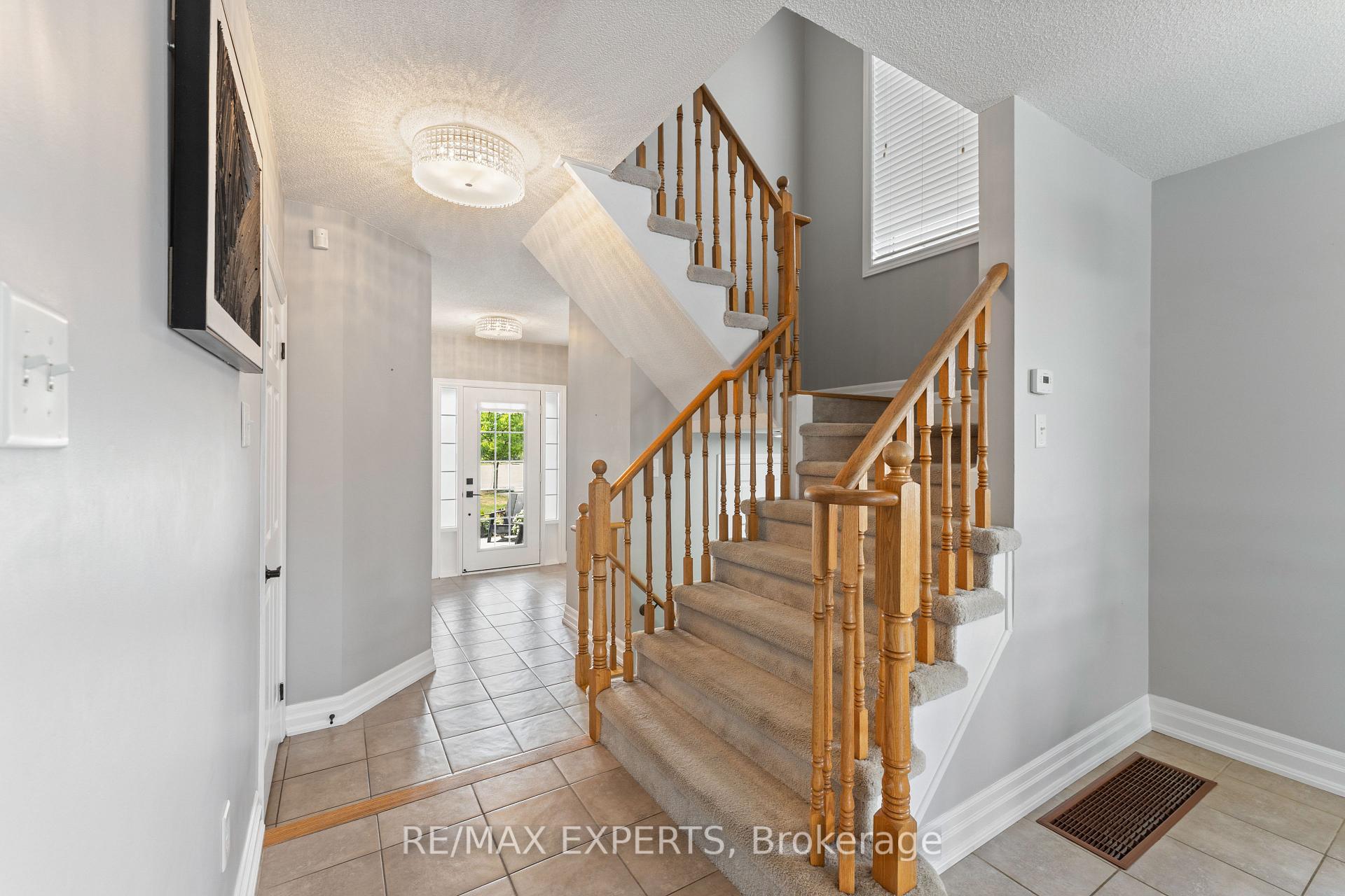Photo 10 of 20 Aida Court, Caledon, Bolton West — HOMEH