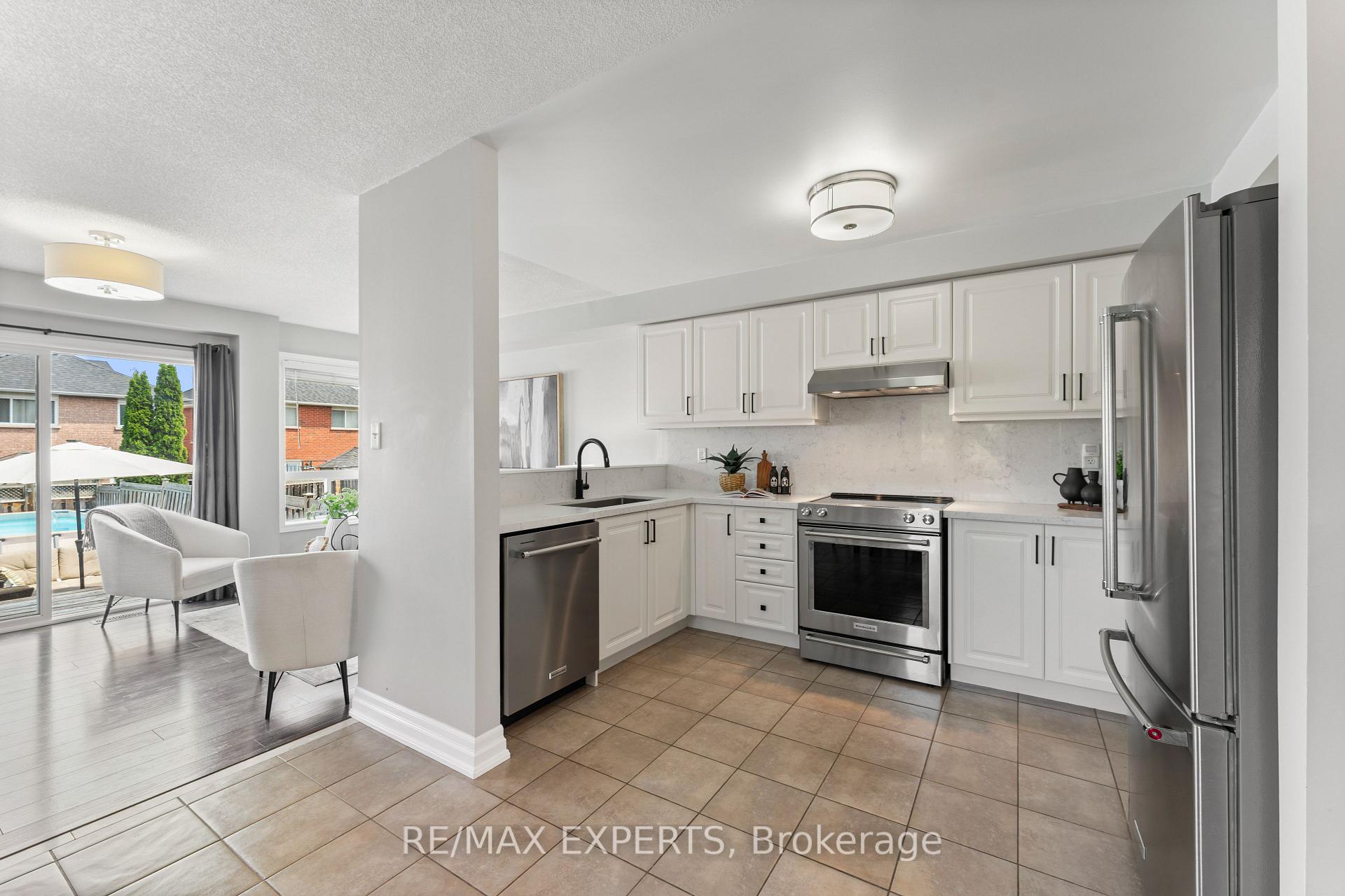 Photo 4 of 20 Aida Court, Caledon, Bolton West — HOMEH