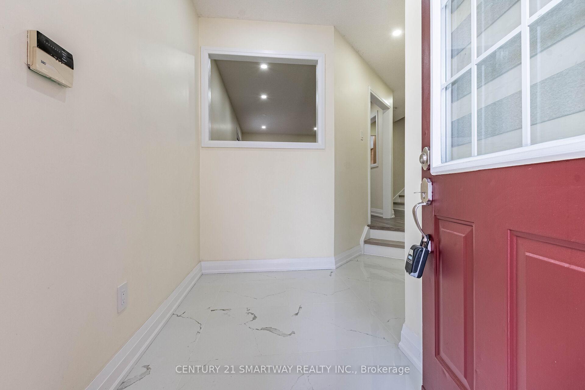 Photo 4 of 212 Twin Pines Crescent, Brampton, Northwest Sandalwood Parkway — HOMEH