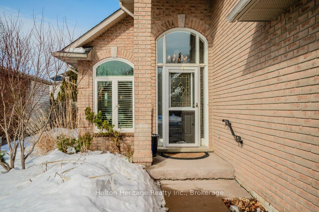 Photo 3 of 57 Longyear Drive, Hamilton, Waterdown — HOMEH