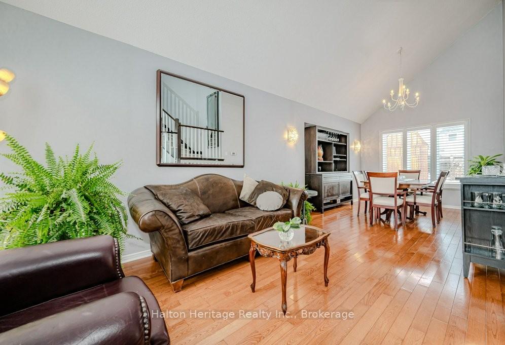Photo 4 of 57 Longyear Drive, Hamilton, Waterdown — HOMEH