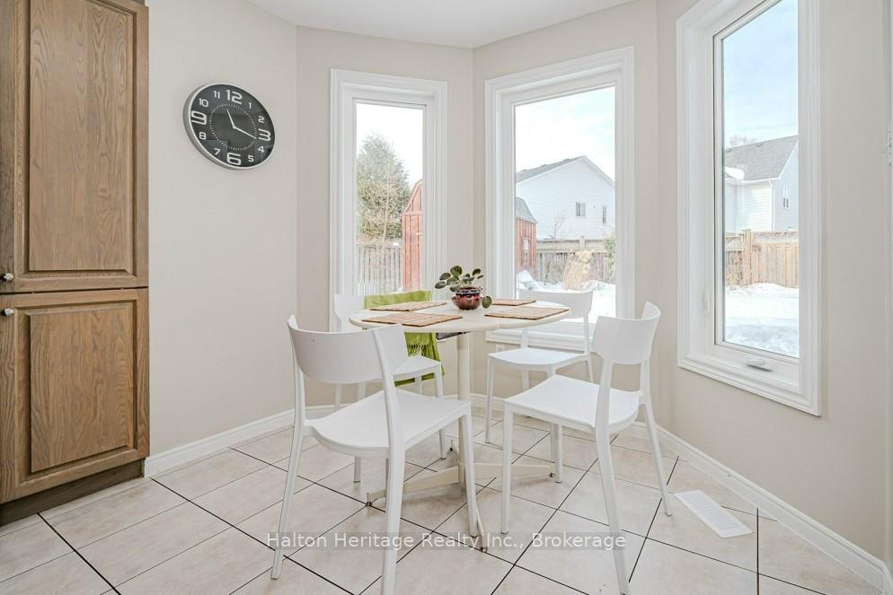 Photo 11 of 57 Longyear Drive, Hamilton, Waterdown — HOMEH