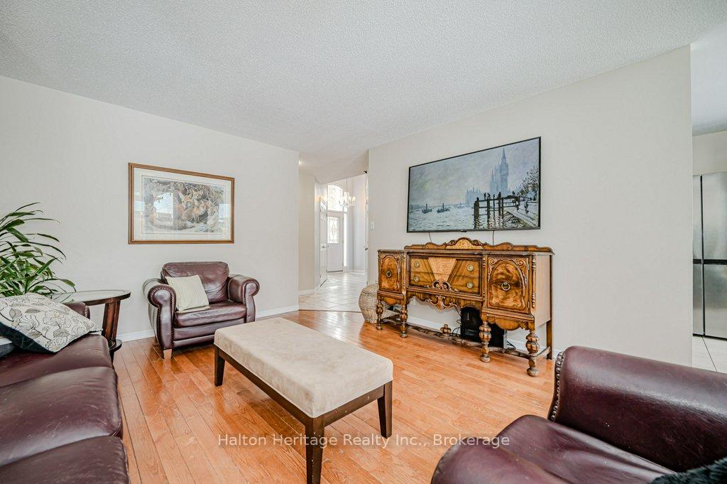 Photo 13 of 57 Longyear Drive, Hamilton, Waterdown — HOMEH