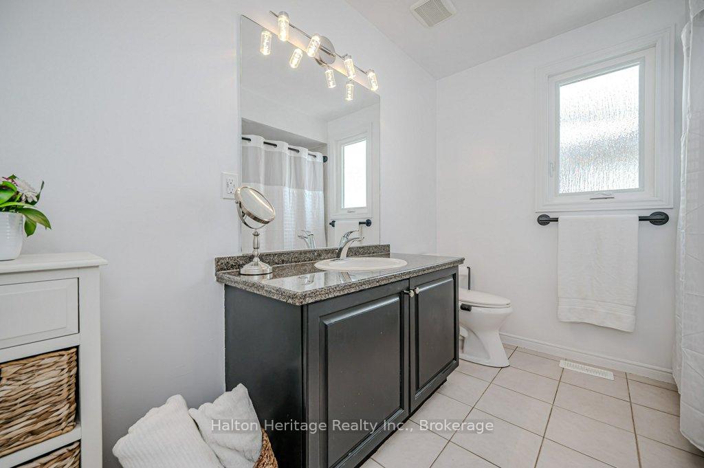 Photo 22 of 57 Longyear Drive, Hamilton, Waterdown — HOMEH