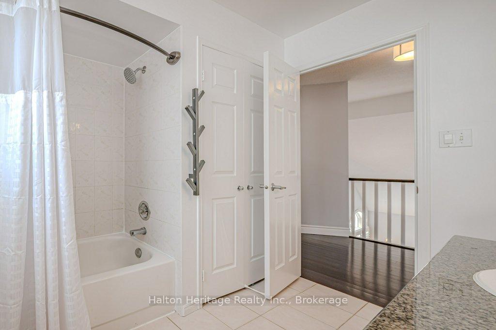 Photo 23 of 57 Longyear Drive, Hamilton, Waterdown — HOMEH