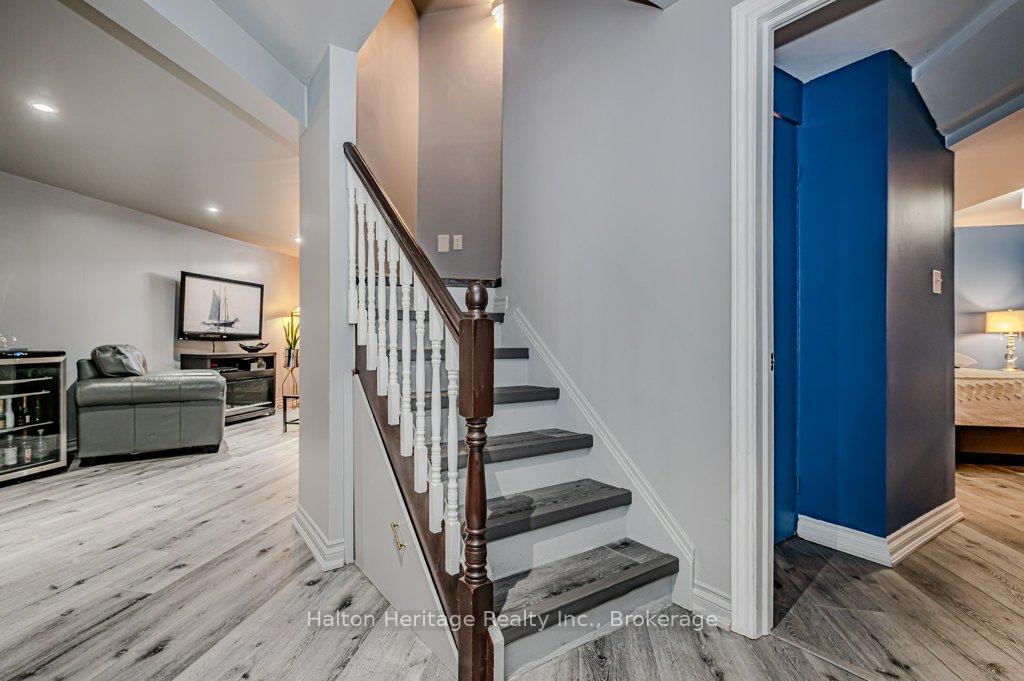 Photo 24 of 57 Longyear Drive, Hamilton, Waterdown — HOMEH