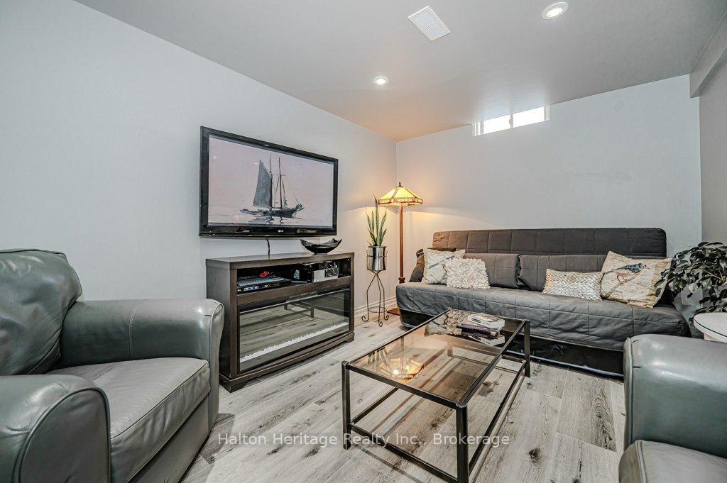 Photo 26 of 57 Longyear Drive, Hamilton, Waterdown — HOMEH