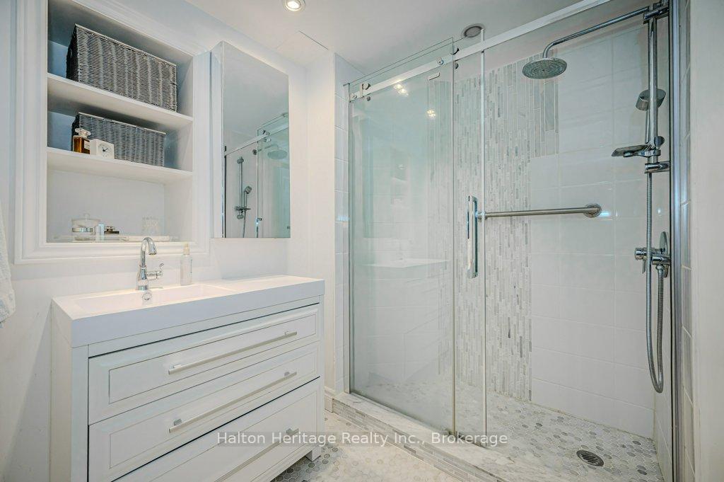 Photo 30 of 57 Longyear Drive, Hamilton, Waterdown — HOMEH