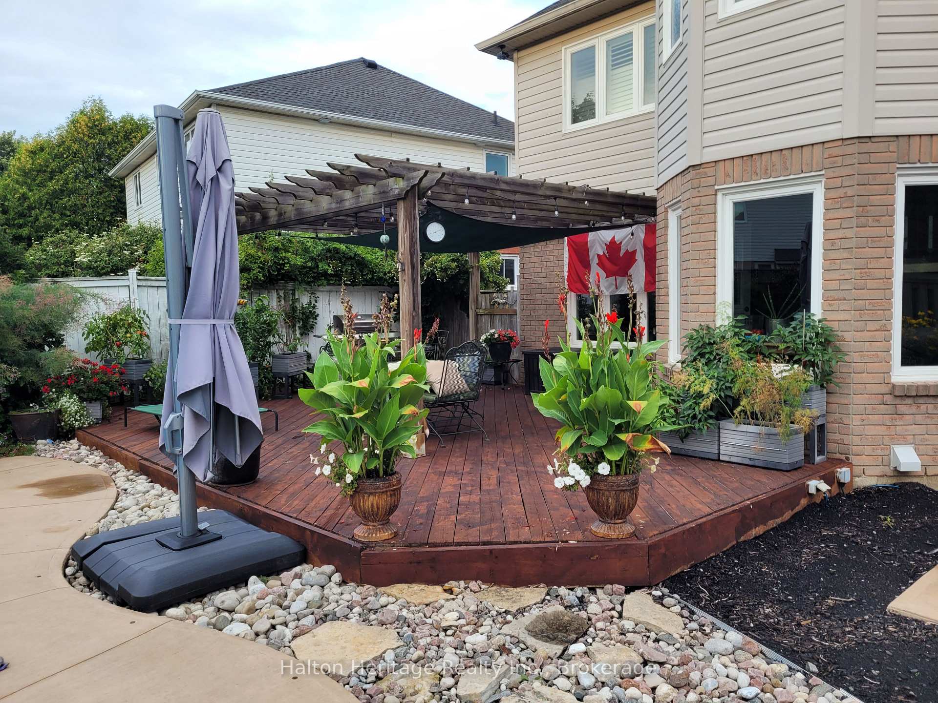 Photo 33 of 57 Longyear Drive, Hamilton, Waterdown — HOMEH