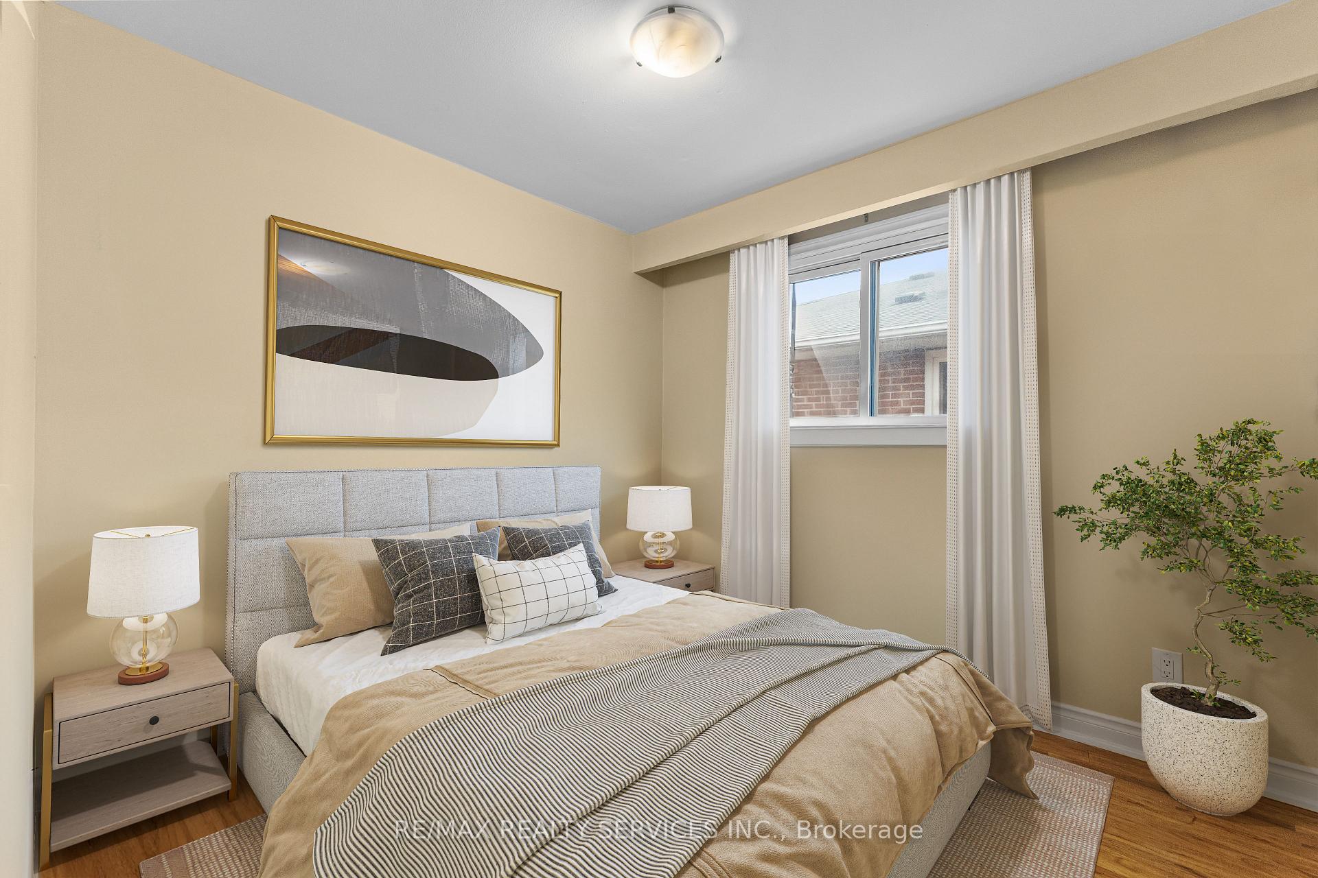 Photo 9 of 10 Royal Salisbury Way, Brampton, Madoc — HOMEH