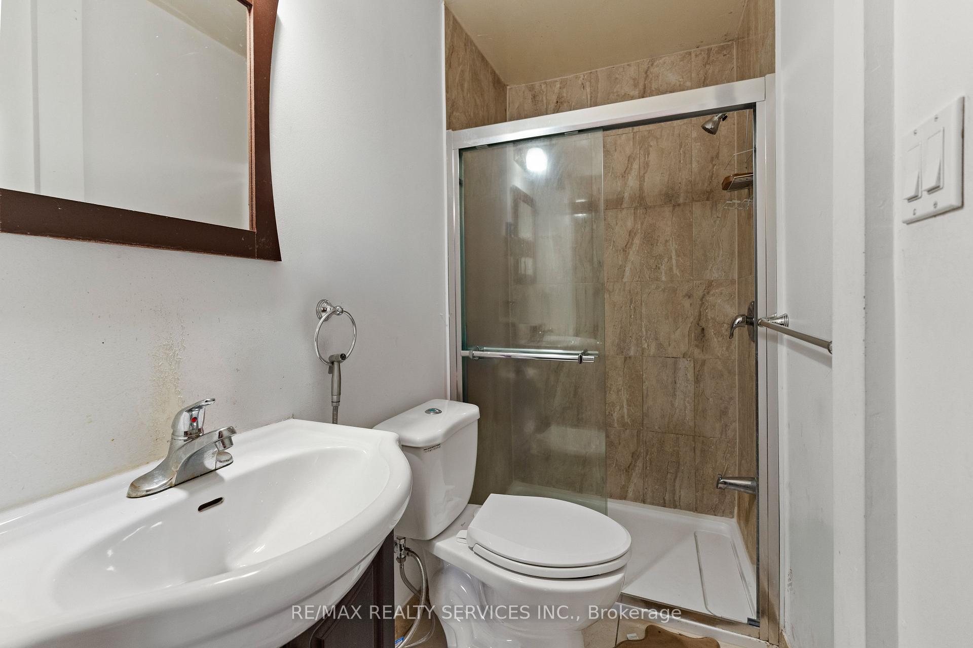 Photo 11 of 10 Royal Salisbury Way, Brampton, Madoc — HOMEH