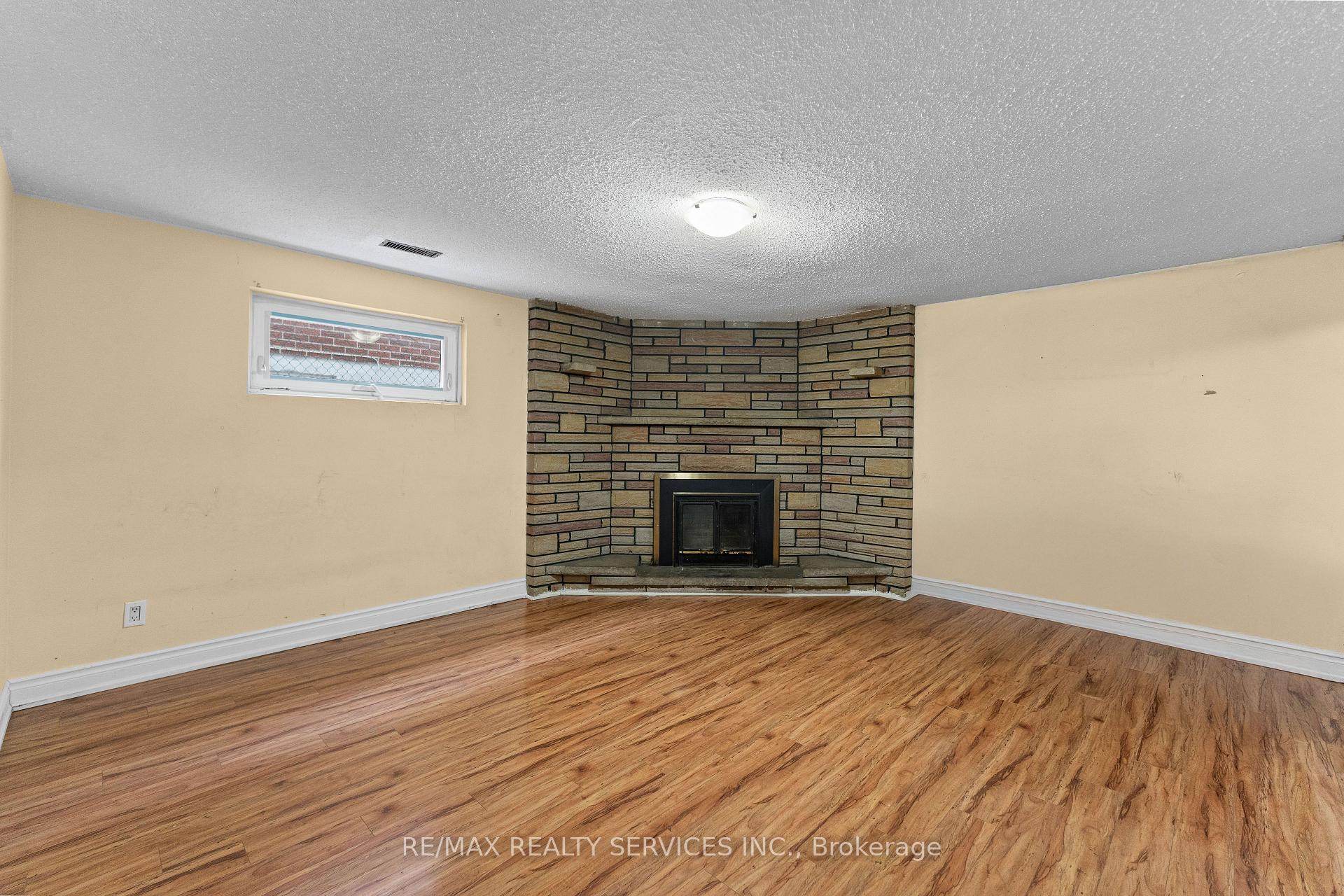 Photo 13 of 10 Royal Salisbury Way, Brampton, Madoc — HOMEH