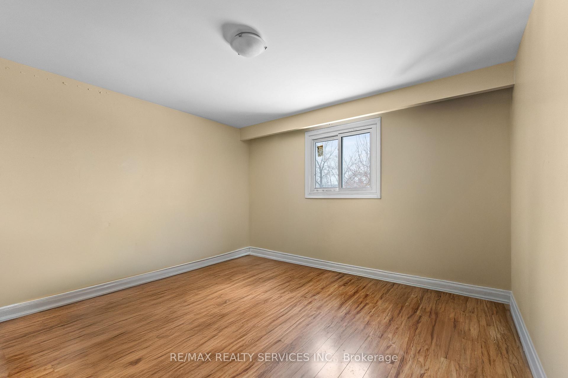 Photo 14 of 10 Royal Salisbury Way, Brampton, Madoc — HOMEH