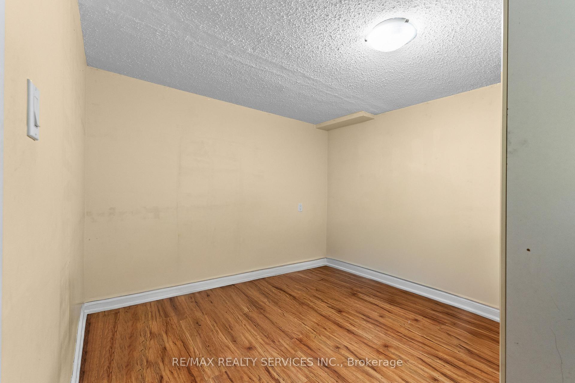 Photo 15 of 10 Royal Salisbury Way, Brampton, Madoc — HOMEH