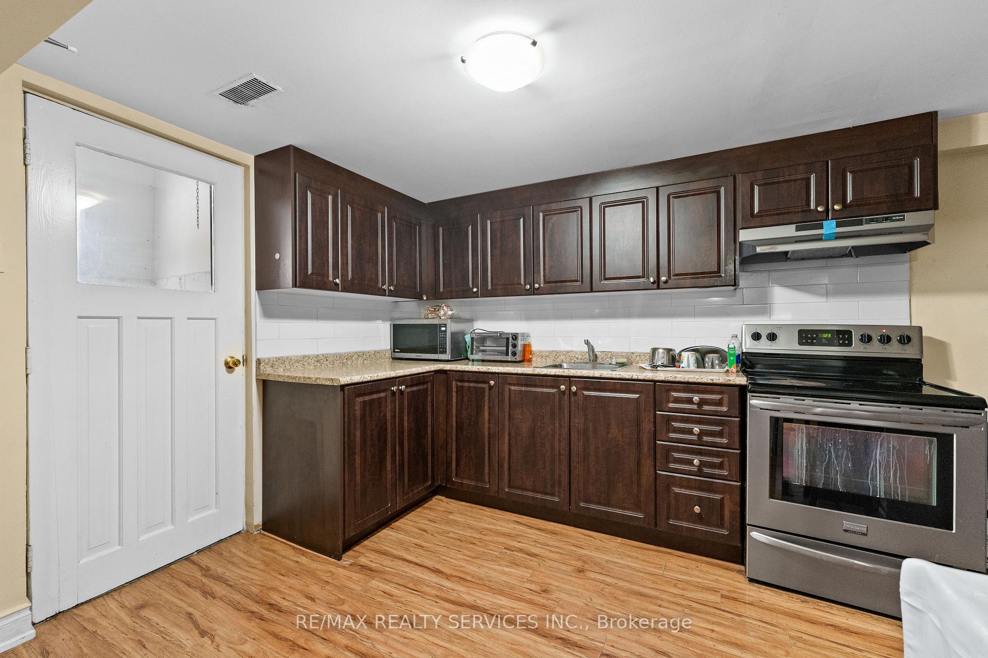 Photo 17 of 10 Royal Salisbury Way, Brampton, Madoc — HOMEH