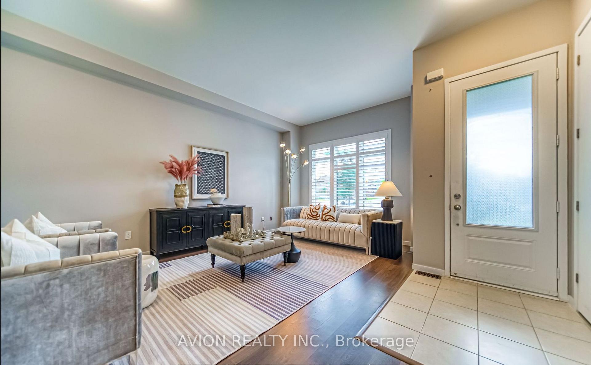 Photo 3 of 1256 Wellington Street E, Aurora, Bayview Northeast — HOMEH