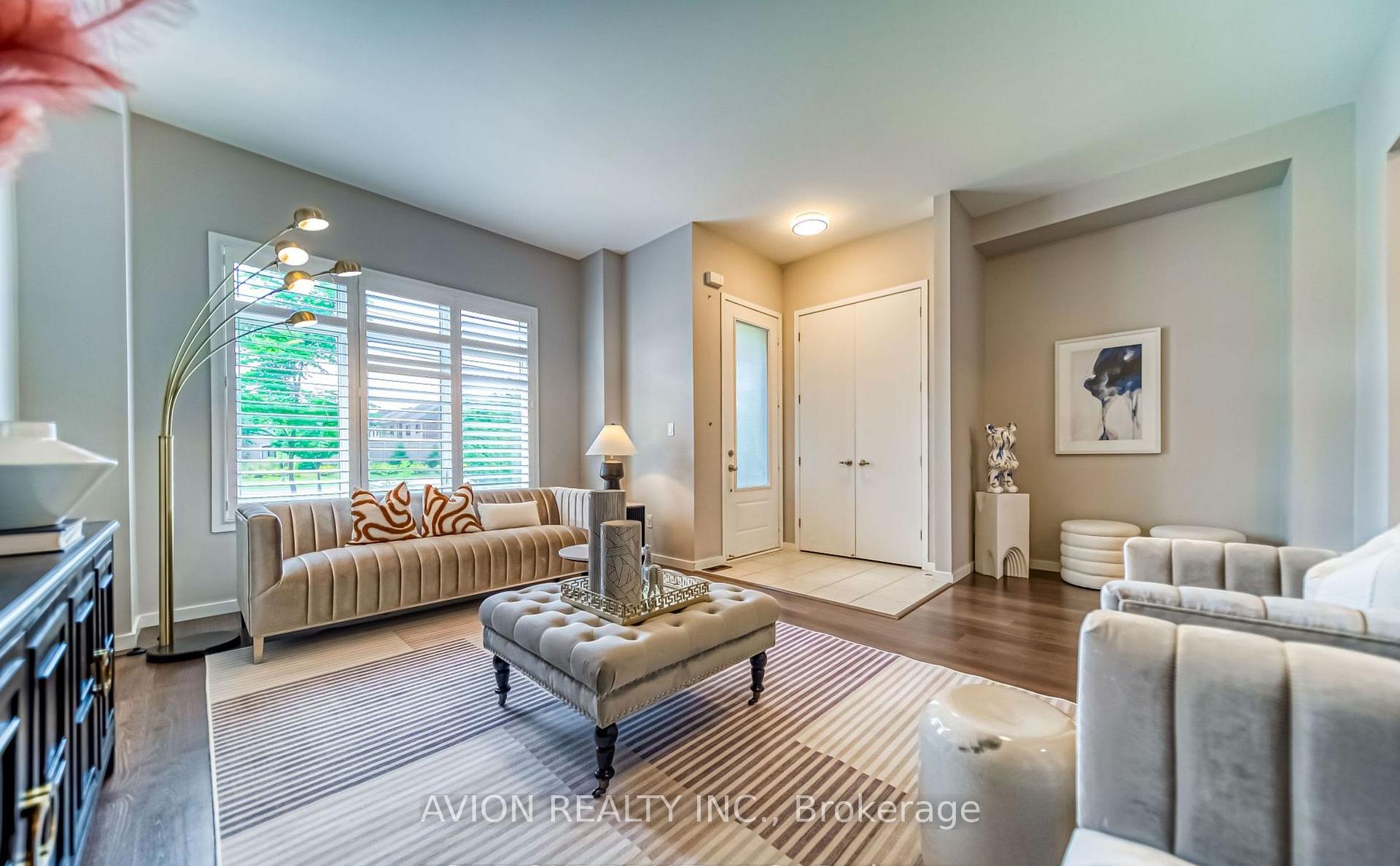 Photo 5 of 1256 Wellington Street E, Aurora, Bayview Northeast — HOMEH