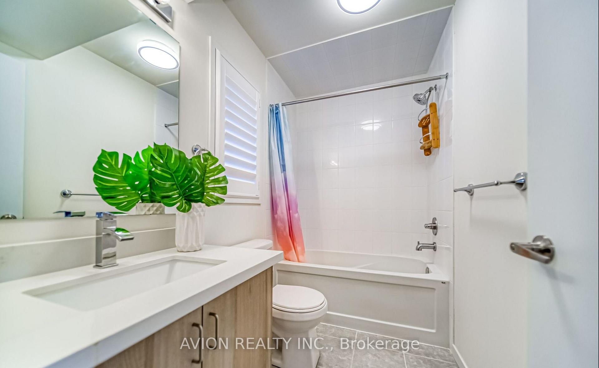 Photo 25 of 1256 Wellington Street E, Aurora, Bayview Northeast — HOMEH