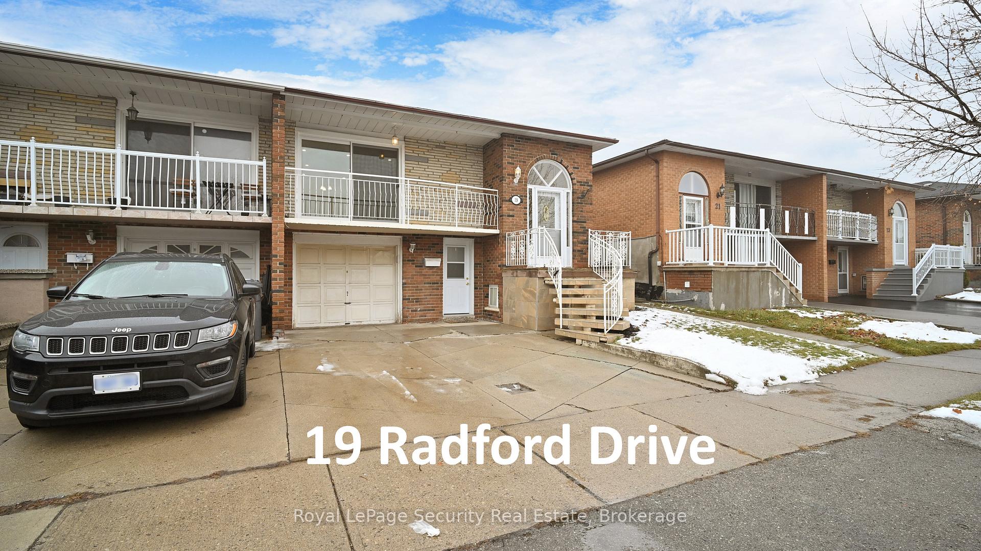 Photo 2 of 19 Radford Drive, Brampton, Brampton North — HOMEH